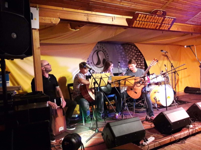 Koncert skupiny Malenovské poletuchy light (ZUŠ Zlín Malenovice)